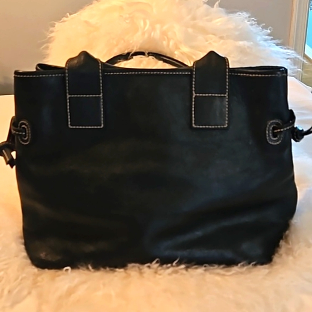 Dooney & Bourke Pebble Grain Handbag - Picture 2 of 15